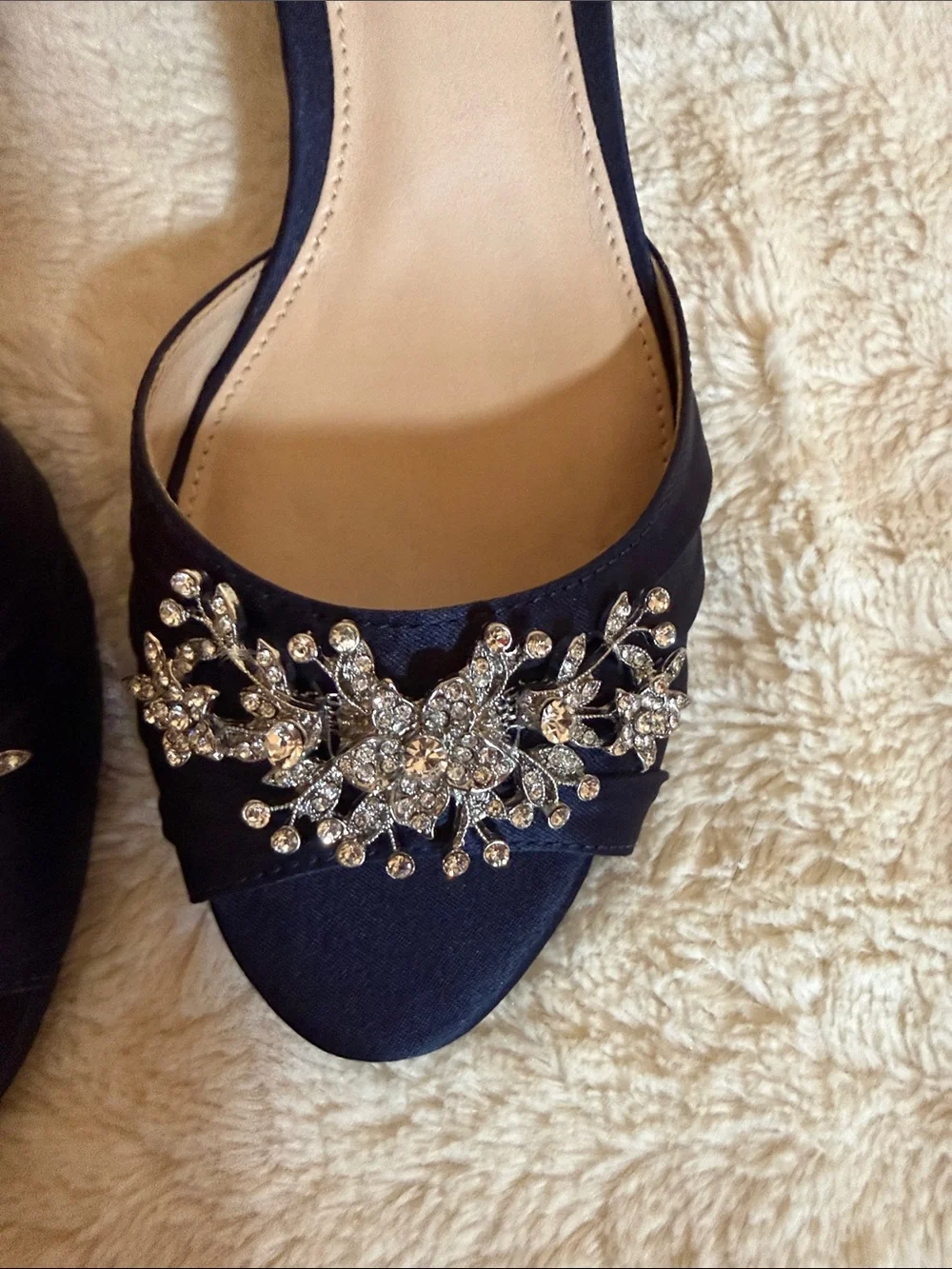 Nina New York Navy Blue Satin Peep Toe Wedge Heels Crystal Brooch Size 7.5M - Picture 8 of 8